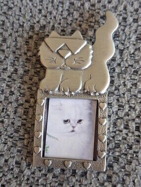 Vintage JJ Jonette Cat Photo Frame Brooch- Cute Heart Accent
